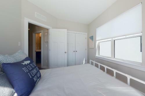 Coastal Corner - 17703 Wilkens Way