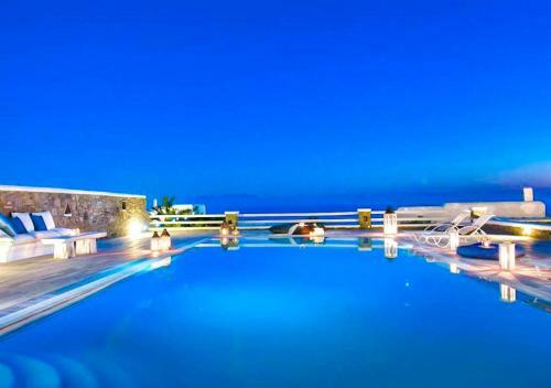 Magnificent Villa Great Location Near Beach