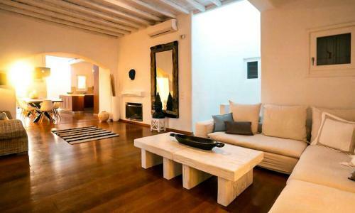 Magnificent Villa Great Location Near Beach