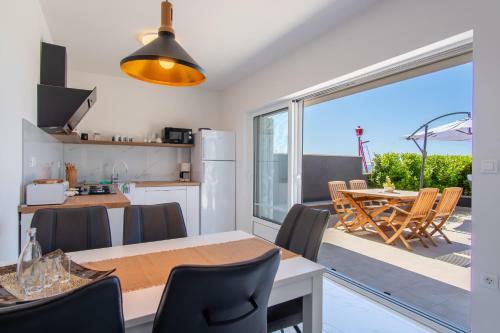 Beach House Festini