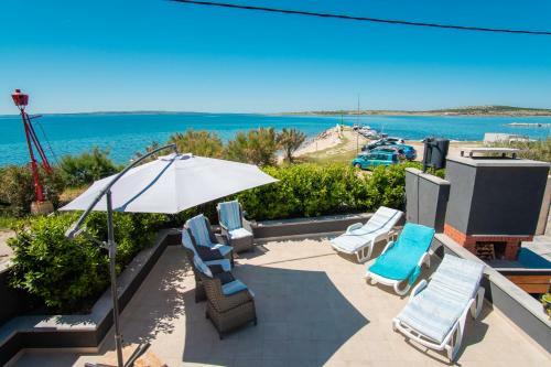 Beach House Festini
