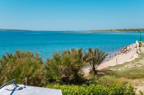 Beach House Festini