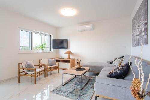 Beach House Festini