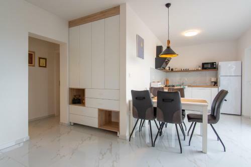 Beach House Festini