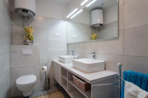 Beach House Festini