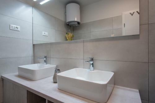 Beach House Festini