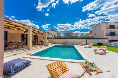 Villa Skyfall