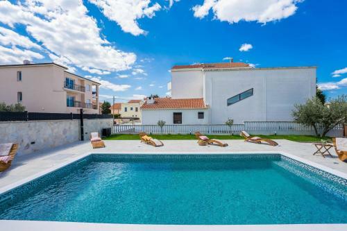 Villa Skyfall