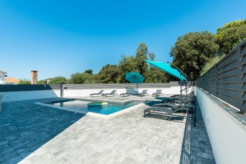 Apartamento Villa Div With Pool