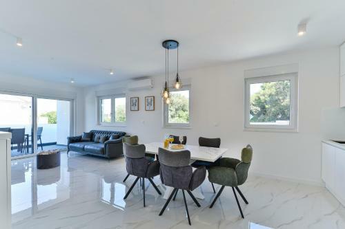 Apartamento Villa Div With Pool