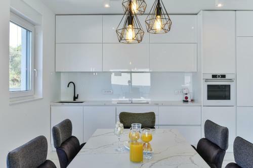 Apartamento Villa Div With Pool
