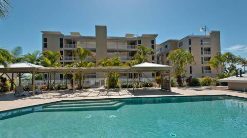 Deep Blue Apartment 8