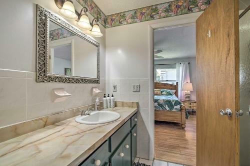 Crystal River Retreat With Mini-golf Course!
