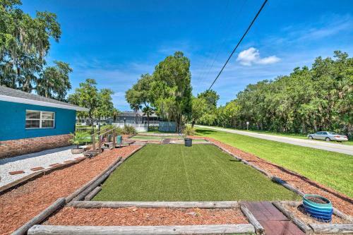 Crystal River Retreat With Mini-golf Course!