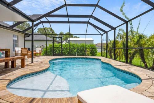 Cape Escape II - 4bdr - 2bth - Pool - Sleeps 10 Or More