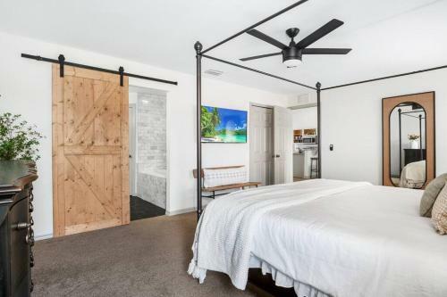 Cape Escape II - 4bdr - 2bth - Pool - Sleeps 10 Or More