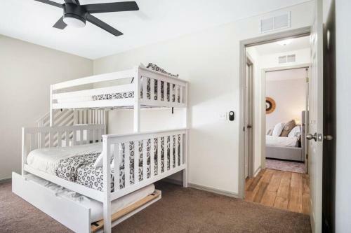 Cape Escape II - 4bdr - 2bth - Pool - Sleeps 10 Or More