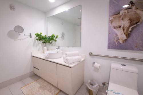 2803ab Yg Chic 2 Br 2bth Water Views Modern Kitchen Balcony Gym Pool 28th Fl 2803ab