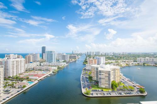 2803ab Yg Chic 2 Br 2bth Water Views Modern Kitchen Balcony Gym Pool 28th Fl 2803ab