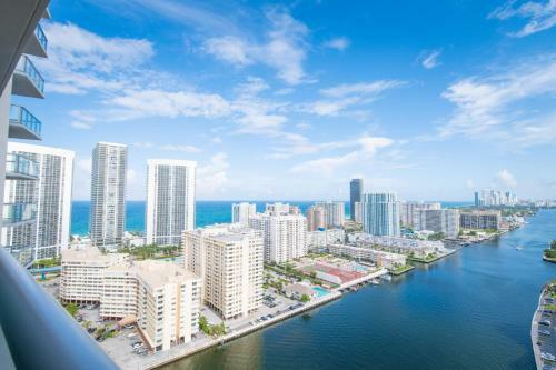 2803ab Yg Chic 2 Br 2bth Water Views Modern Kitchen Balcony Gym Pool 28th Fl 2803ab