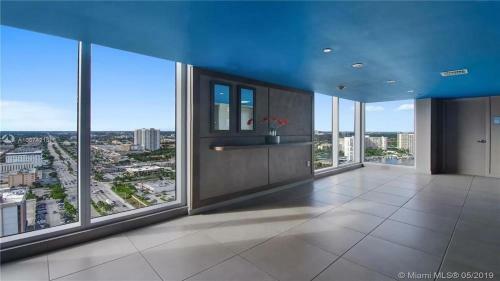 Spectacular Apartment Balcony Pool