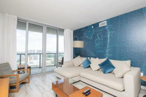 Breathtaking 1br 1bth Water City View Balcony Modern Kitchen Pool Gym