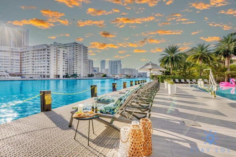 Modern Resort Modern Apartment 2 Br 2 Br Pool