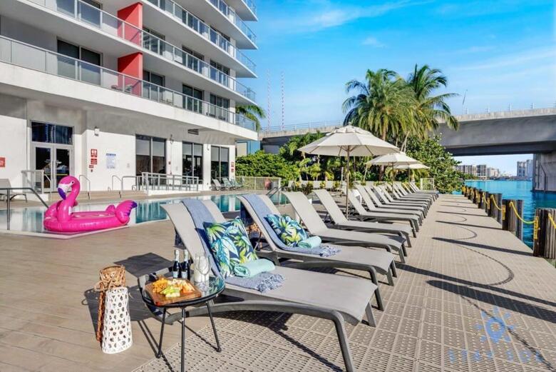 Modern Resort Modern Apartment 2 Br 2 Br Pool