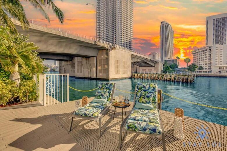 Modern Resort Modern Apartment 2 Br 2 Br Pool