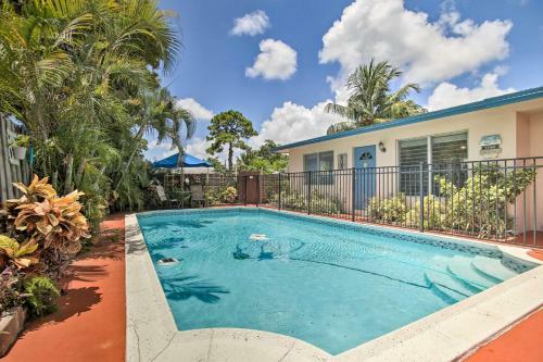 Apartamento Dreamy Oasis With Pool Access, 3 Mi To Beach!