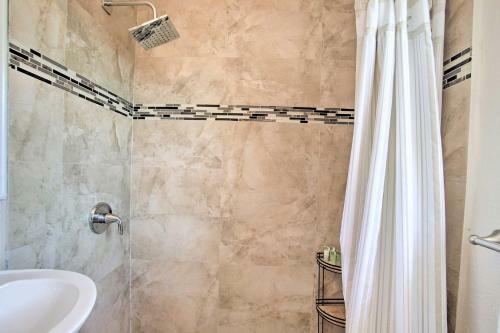 Apartamento Dreamy Oasis With Pool Access, 3 Mi To Beach!