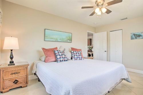 Apartamento Dreamy Oasis With Pool Access, 3 Mi To Beach!