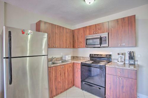 Apartamento Dreamy Oasis With Pool Access, 3 Mi To Beach!