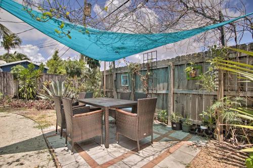 Apartamento Dreamy Oasis With Pool Access, 3 Mi To Beach!