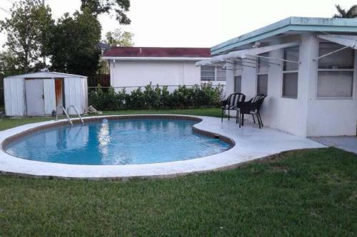 Beautiful Margate Property W/ Pool