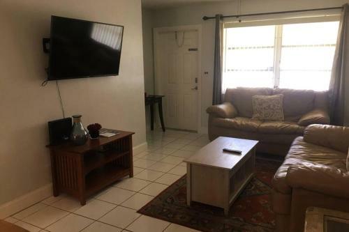 Beautiful Margate Property W/ Pool