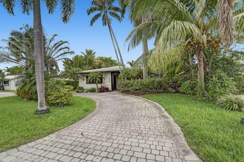 Professionally Decorated Luxury 3br & Private Pool