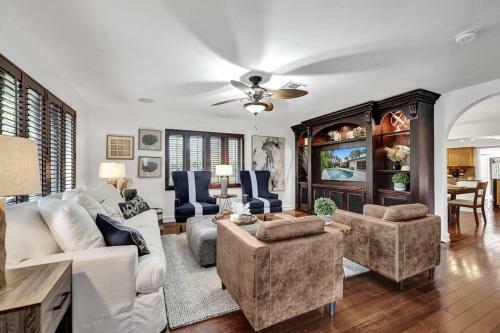 Professionally Decorated Luxury 3br & Private Pool