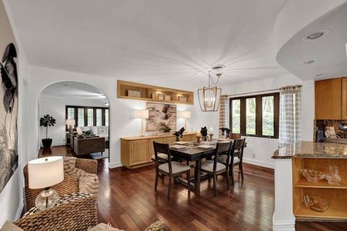 Professionally Decorated Luxury 3br & Private Pool