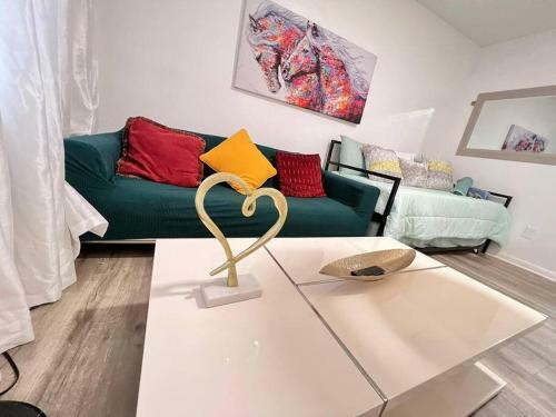 Large Modern Suite Near Beach, Wynwd Garden Style