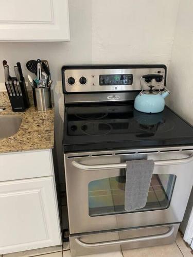 Large Remodel Studio Near Airport Beach Wynwood