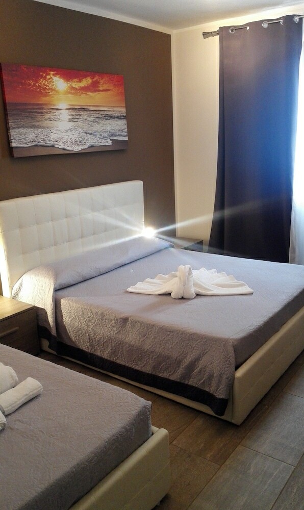Saman� Bed