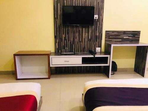 Hotel Staymaker Hindustan Lodge