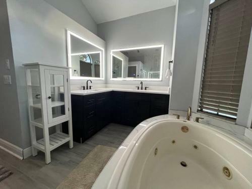 Charming Dunedin Home With Pool And Jacuzzi
