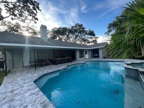 Charming Dunedin Home With Pool And Jacuzzi