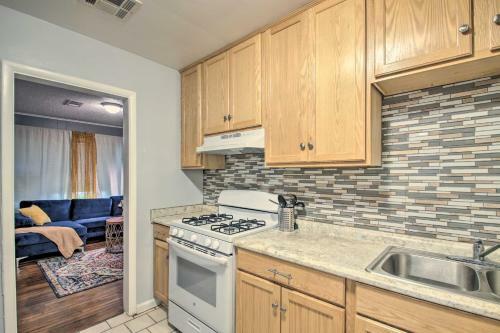 Convenient Pensacola Home With Deck And Fire Pit!