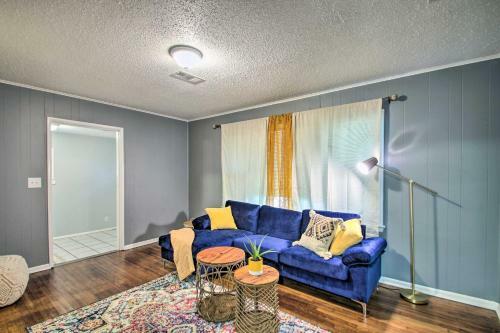 Convenient Pensacola Home With Deck And Fire Pit!