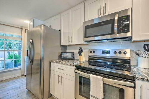 Charming Tampa Home With Outdoor Lounge Area!