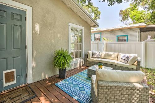 Charming Tampa Home With Outdoor Lounge Area!