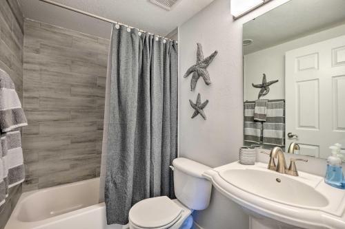 Charming Tampa Home With Outdoor Lounge Area!